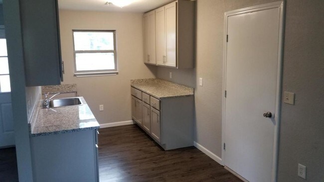 Foto del edificio - 613 Oakridge Circle