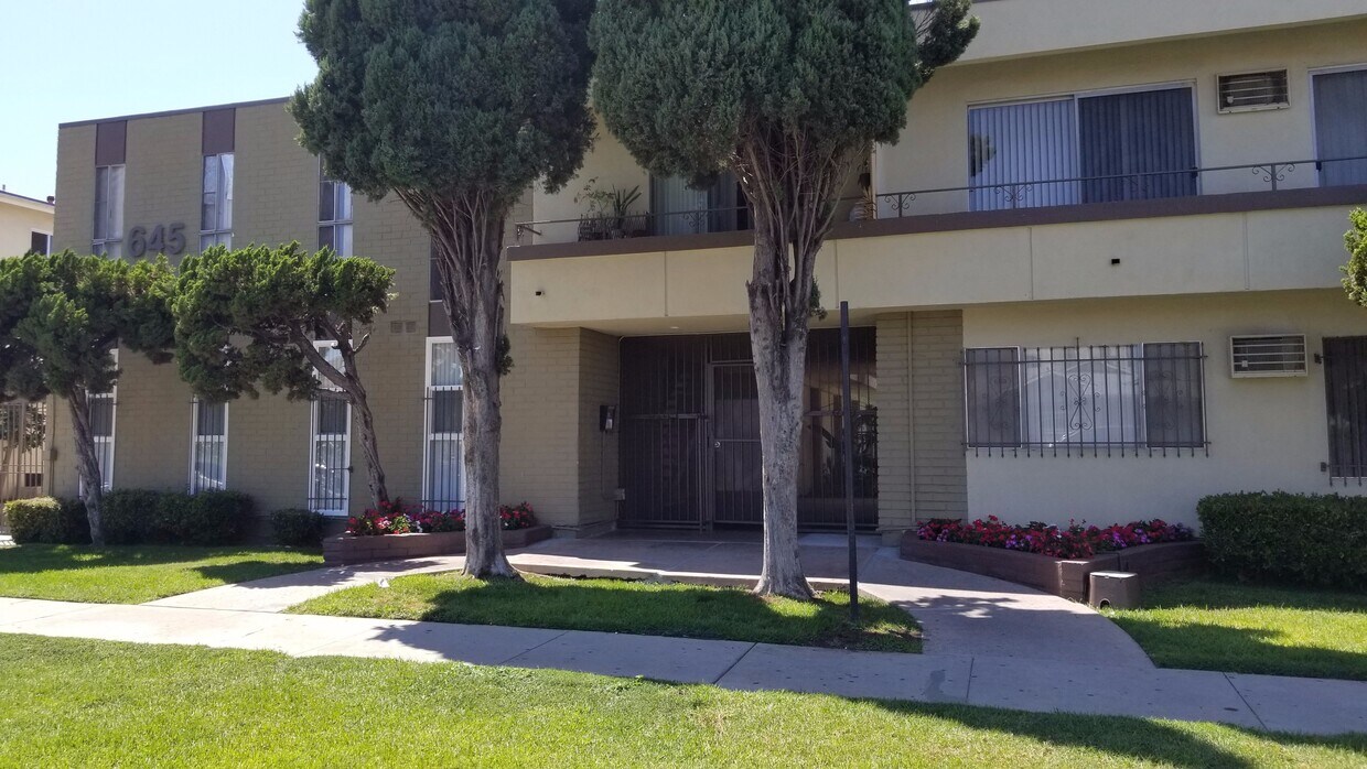 Primary Photo - 645 N Ardmore Ave