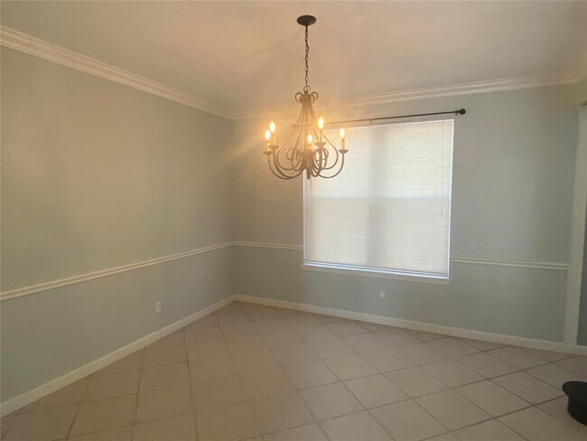 Building Photo - 264 Plum Cir