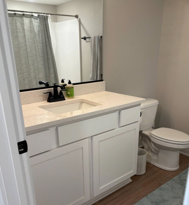 Foto del edificio - 2109 NE EWING CIR