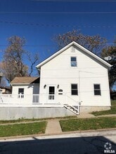Building Photo - 326 W 11th St