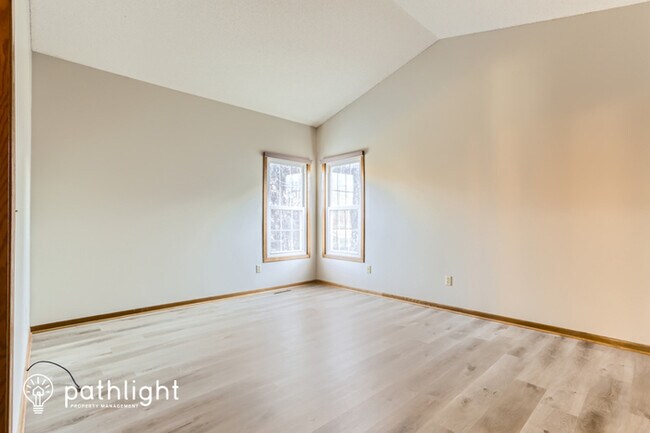 Foto del edificio - 4902 Arrowood Lane North