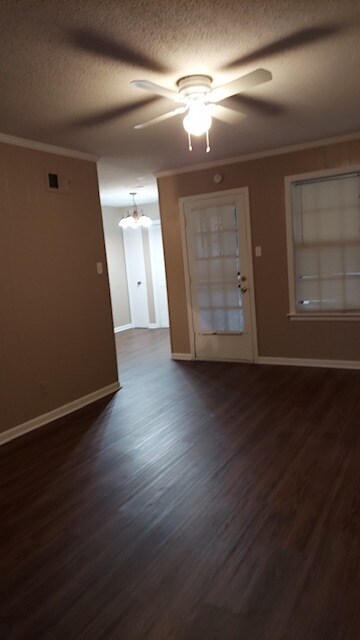 Sala de estar - 2042 Dawson Ln