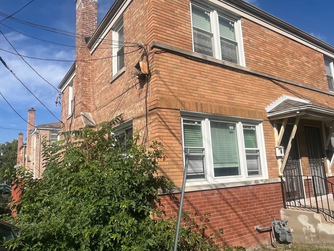 Foto del edificio - 1028 Bellwood Ave