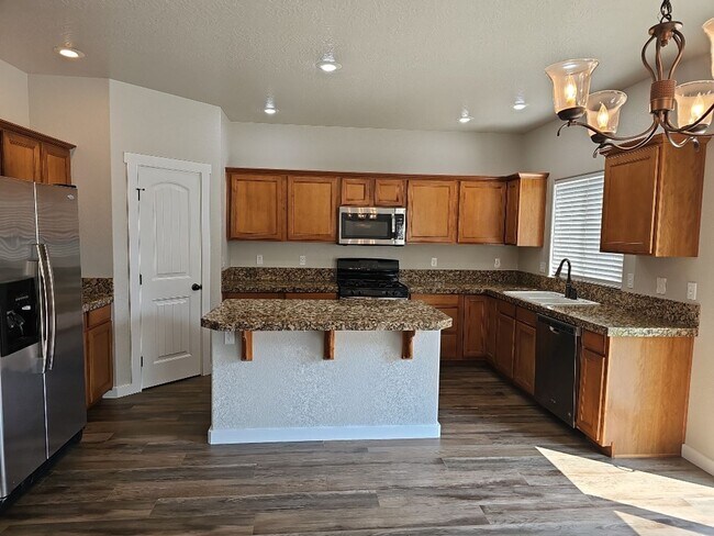 Building Photo - 6214 N Silver Elm Way