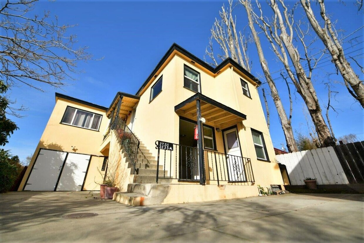 Foto principal - 2233-2235 Woolsey St