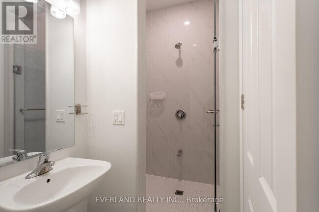 Photo du bâtiment - 3305 Thunderbird Prom