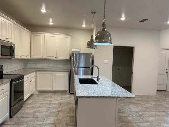 Building Photo - 11605 Evanston Ave