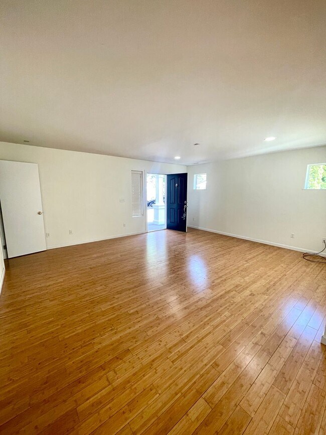 Foto del edificio - 3 Bedroom Home in DuPont