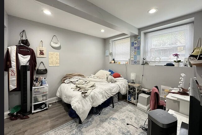 Foto del edificio - 6259 N Lakewood Ave