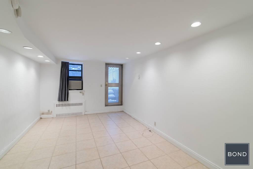 Building Photo - 93 E 93rd St