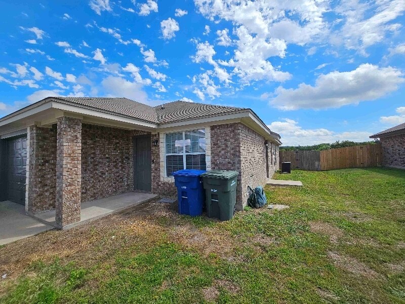 2917 Sunflower Trail Unit B, Copperas Cove, TX 76522 Room for Rent in