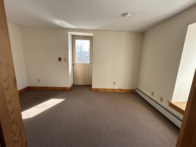 Building Photo - 131 Elm St