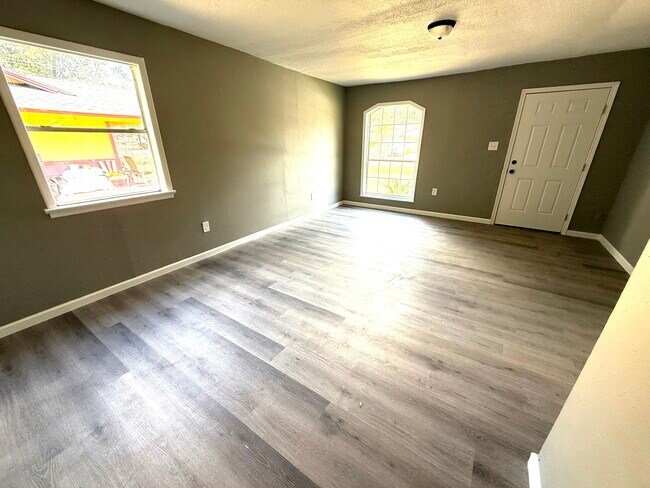 Foto del edificio - 3831 Morningview Dr