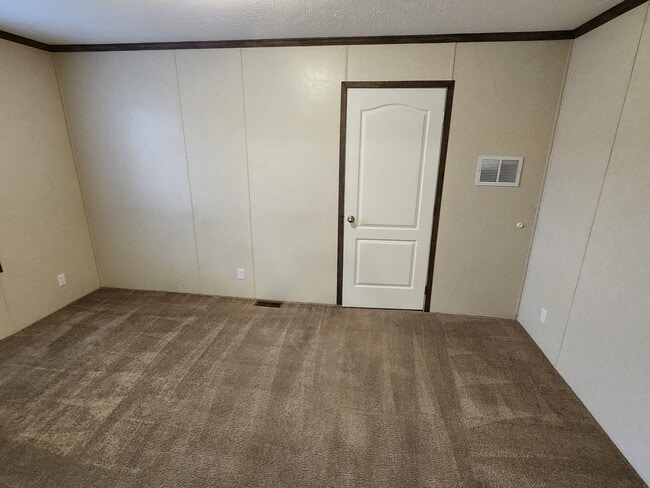 Building Photo - 235 Magnolia Pl