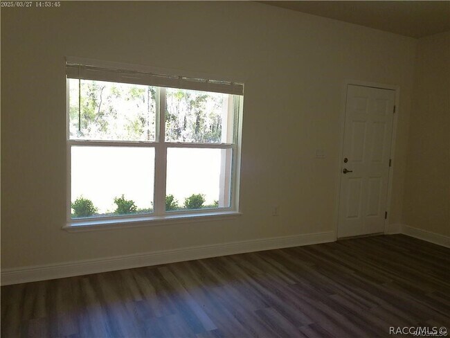 Building Photo - 7202 Everest Ave