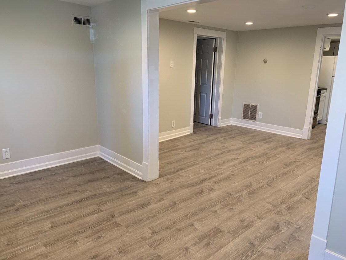 Foto principal - 5143 N McVicker Ave