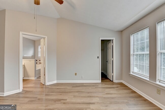 Foto del edificio - 2115 Glynmoore Dr