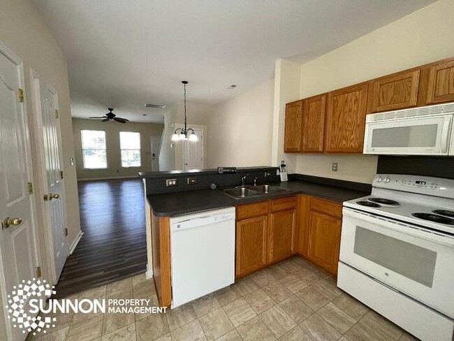 Foto del edificio - 2 BR / 2.5 BA Townhome in desirable Devonw...