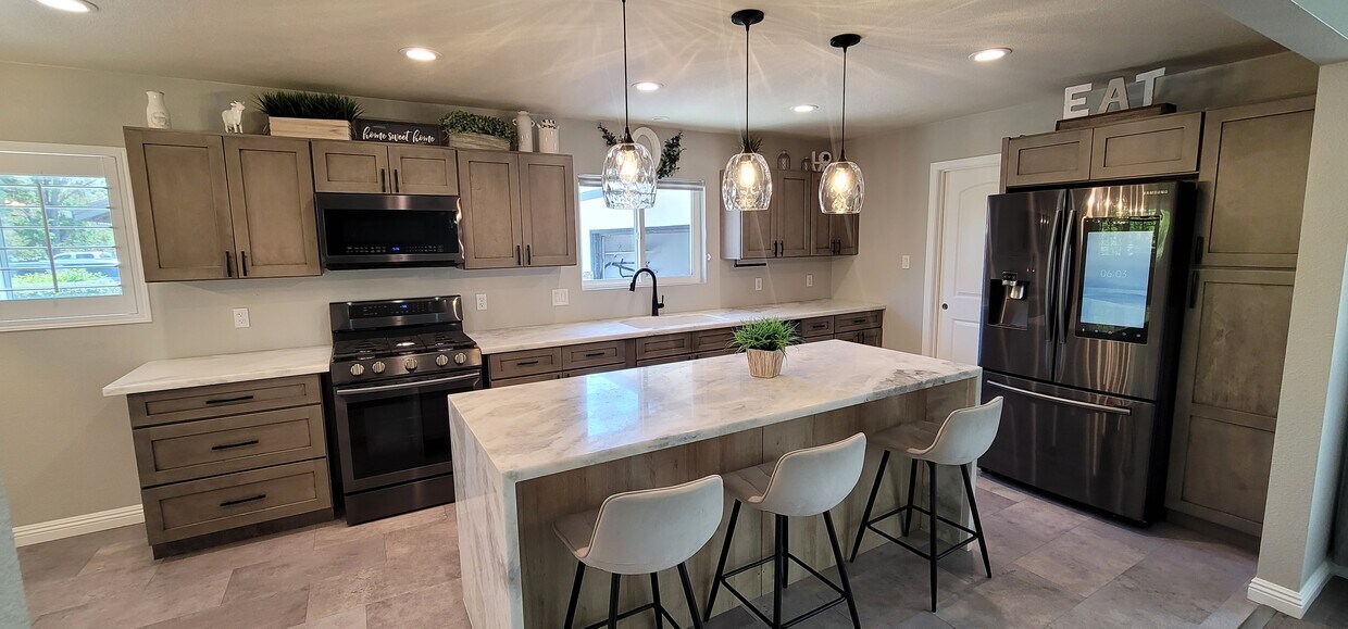 Foto principal - 8115 Moreland St