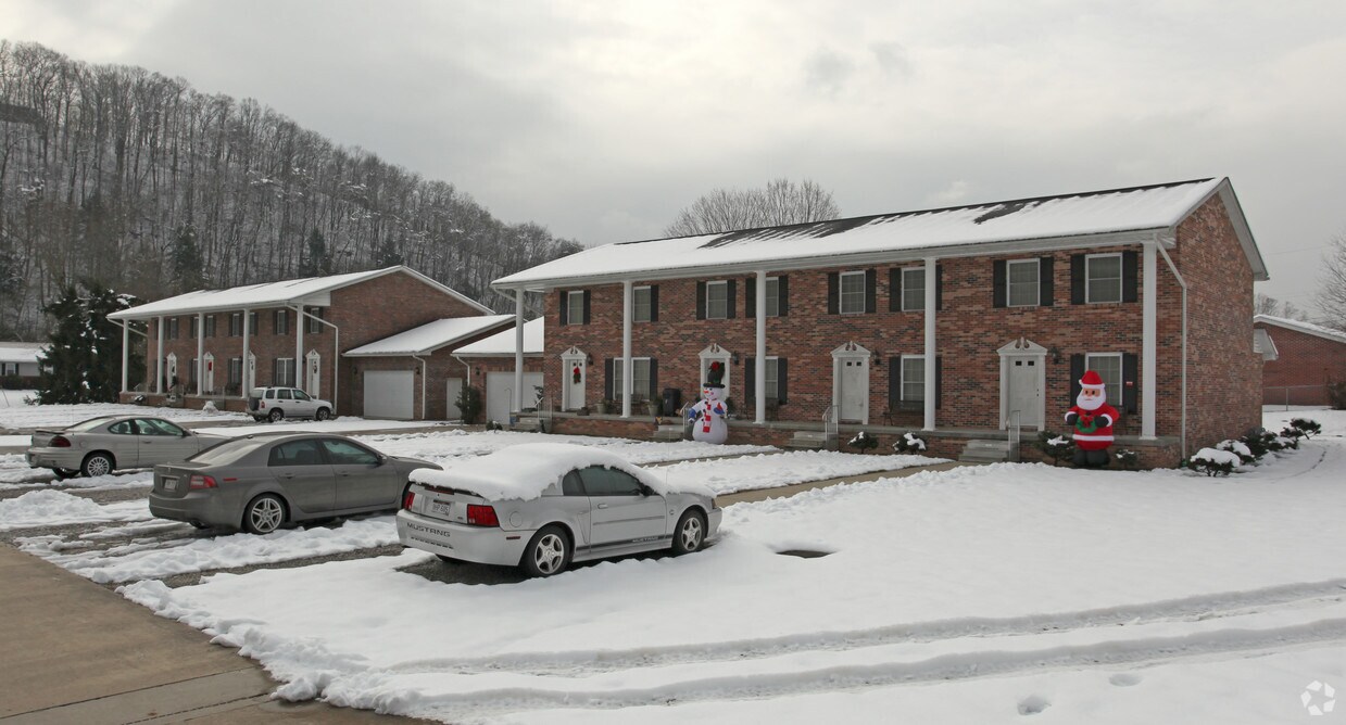 Primary Photo - 1-16 Lineage Ln
