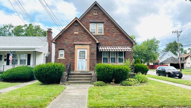 Foto del edificio - 2498 Woodlawn Ave