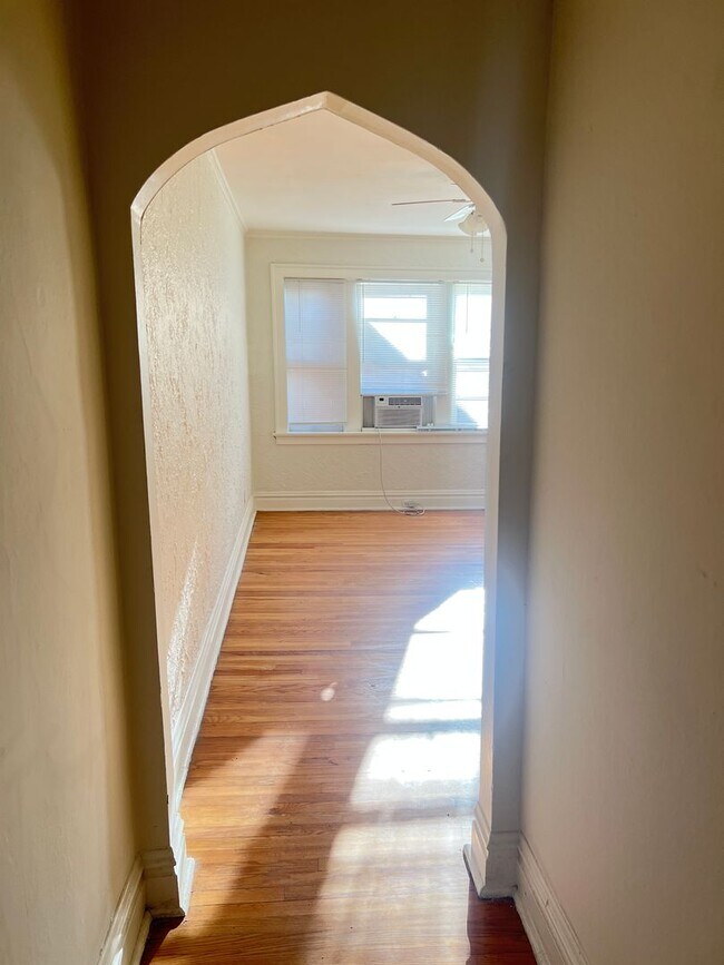 Foto del edificio - Freshly Updated Southampton 1 Bedroom