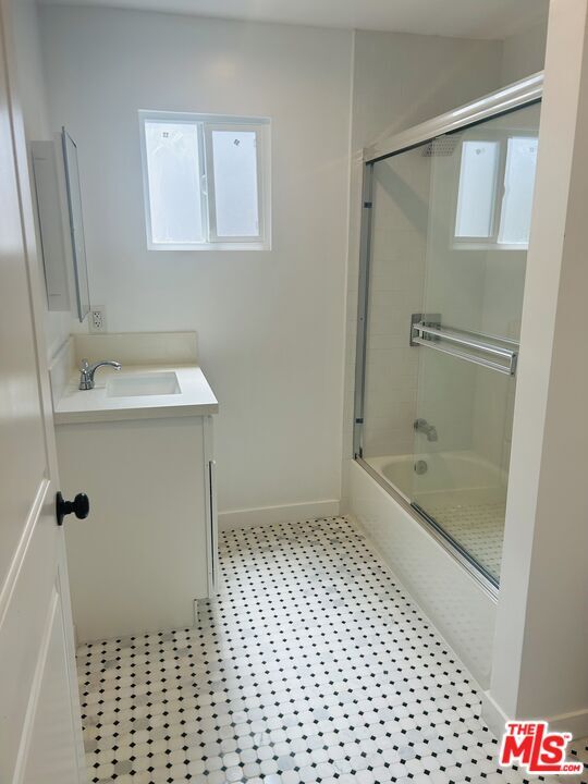 Building Photo - 5722 S Manhattan Pl