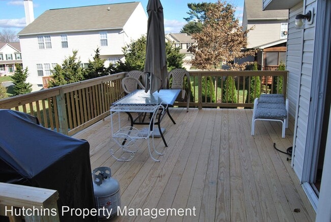 Building Photo - 4 br, 2.5 bath House - 704 Henderson Road