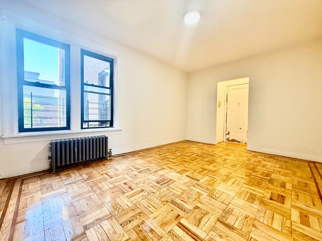 Foto del edificio - 2978 E 196th St