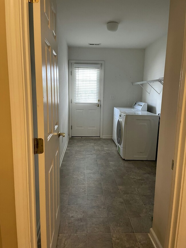Building Photo - 8039 Bristle Toe Ln
