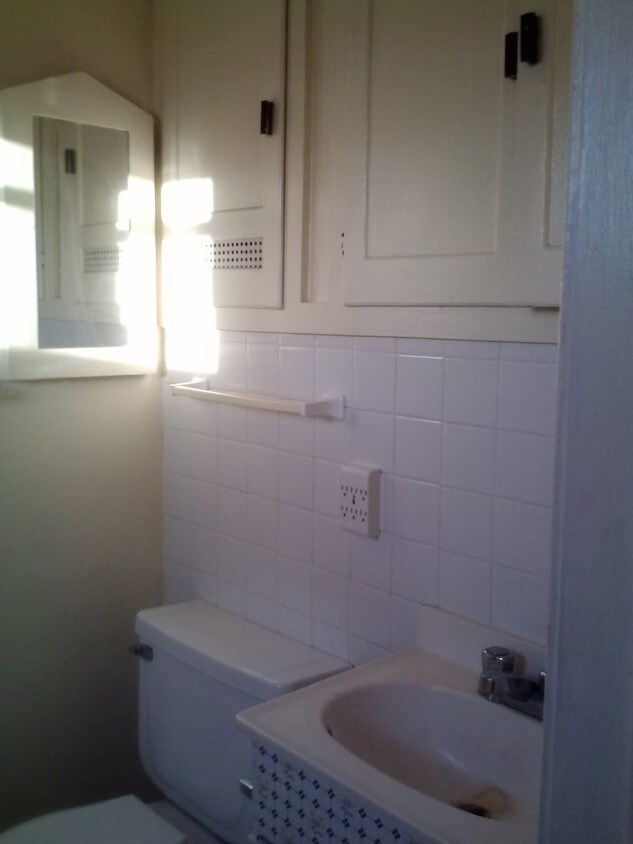 Building Photo - 7162 Conejo Dr