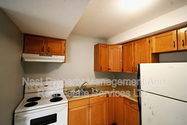 Building Photo - 2142 Upland St