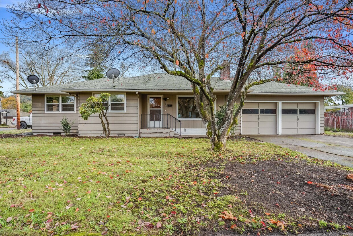 Primary Photo - 475 E Clarendon St