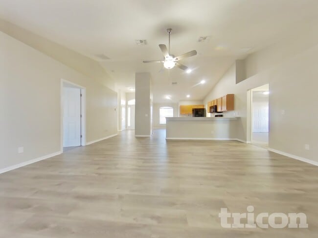 Building Photo - 1026 Sandhill St