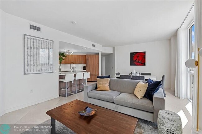 Building Photo - 401 N Birch Rd