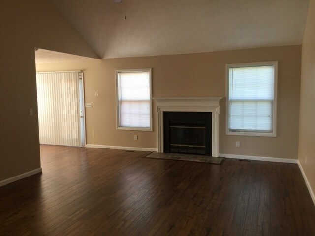 Building Photo - Fantastic Home in Shelbyville!