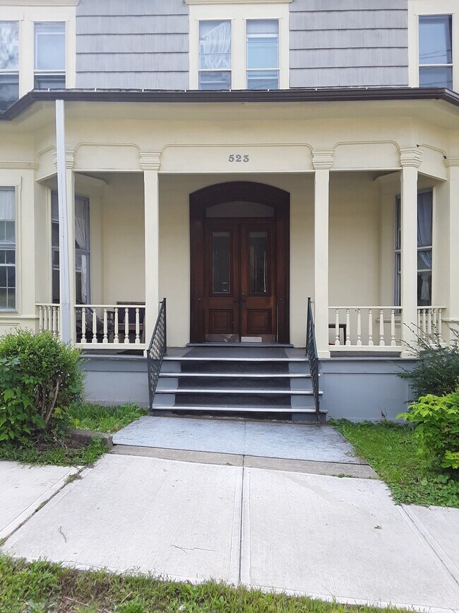 523 E State St Unit 3, Ithaca, NY 14850 Apartments in Ithaca, NY