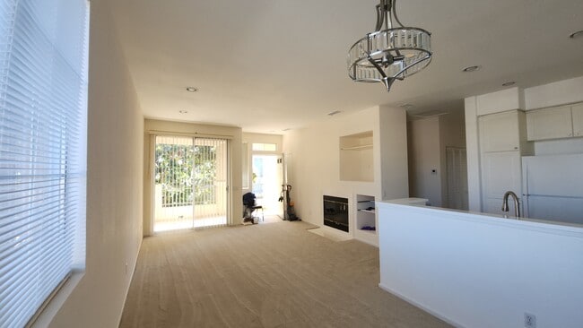 Building Photo - 10786 Sabre Hill Dr