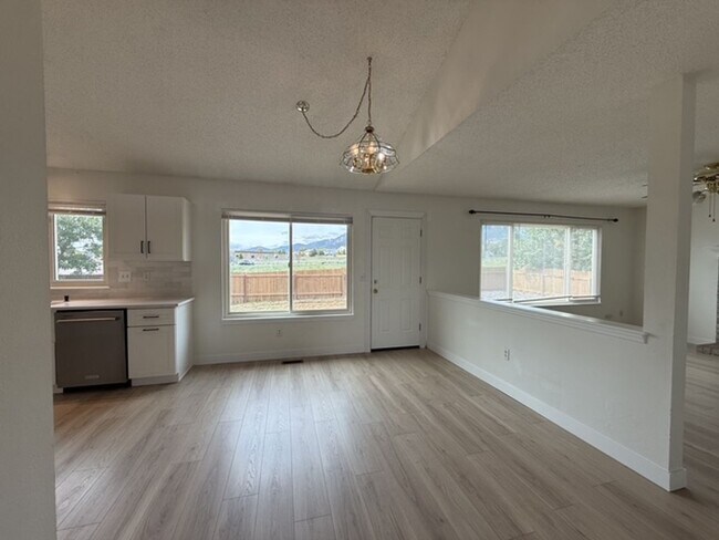 Foto del edificio - 1285 Grass Valley Dr