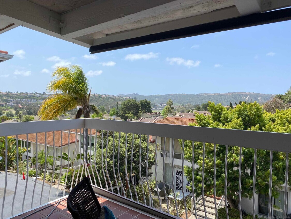 Primary Photo - 2333 Caringa Way