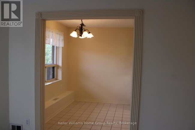 Building Photo - 215 Scotland St