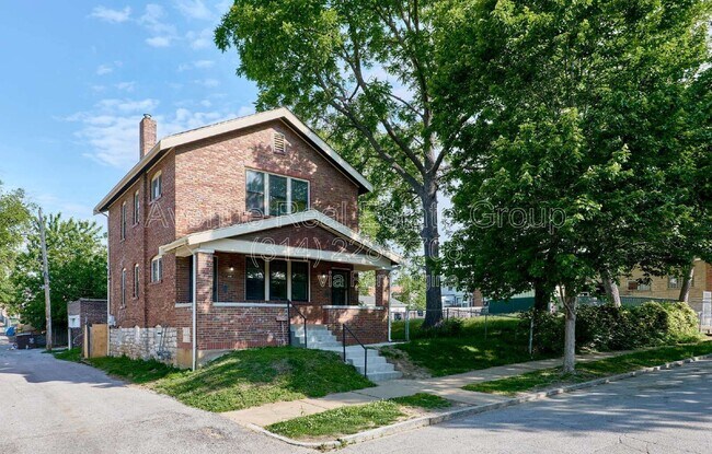 Building Photo - 5021 Ray Ave