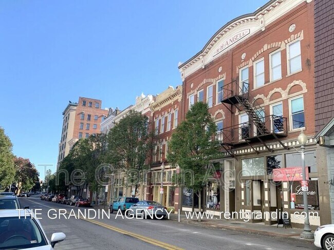 Foto del edificio - 126 Campbell Ave SW