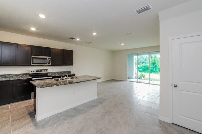 Foto del edificio - 13824 NW 9th Rd, Newberry, FL