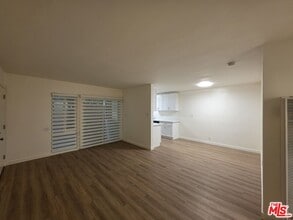 Building Photo - 827 9th St