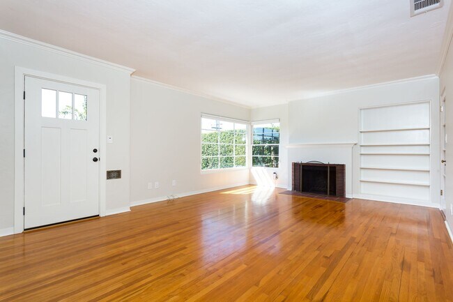 Foto del edificio - Single Story Craftsman in North Park