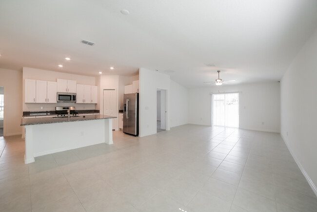 Building Photo - Beautiful 4 Bedroom in Sarasota