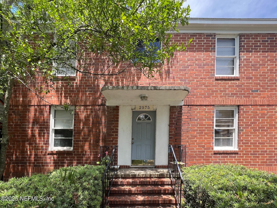 Primary Photo - 2575 Myra St