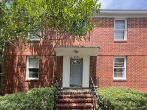 Building Photo - 2575 Myra St